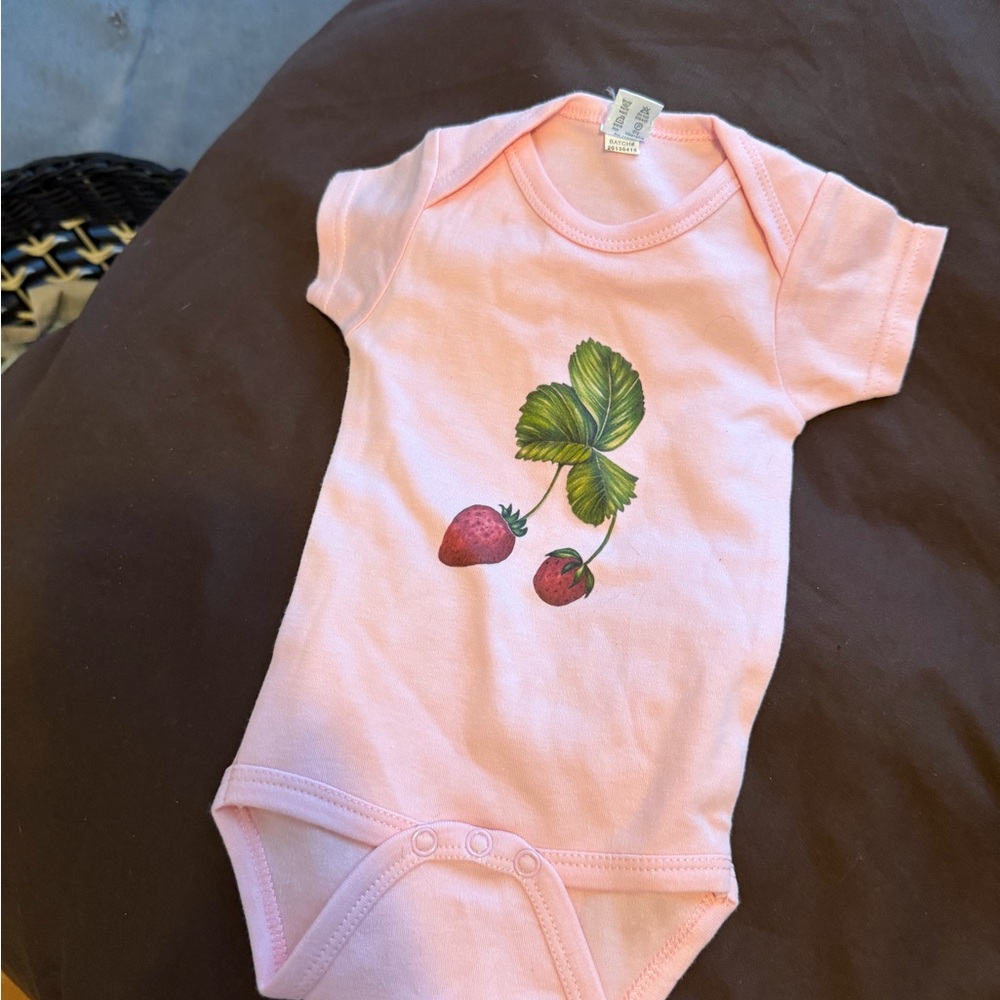 NEWBORN onesie - Picture 4 of 9